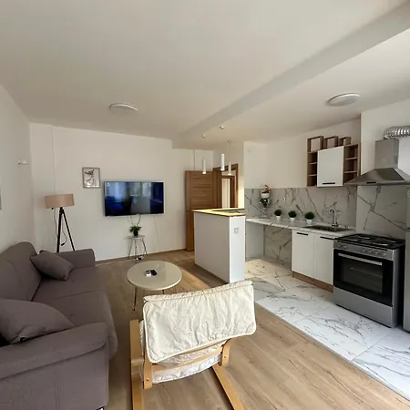 Ira's Square 2 Bedroom Free Parking