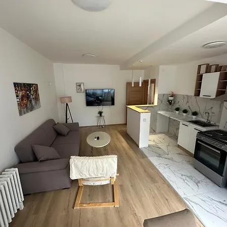 Ira's Square 2 Bedroom Free Parking Скоп'є