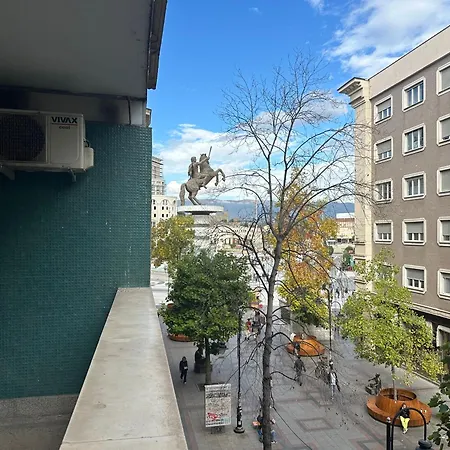 Ira's Square 2 Bedroom Free Parking * Skopje