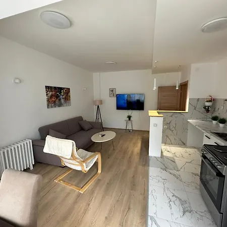 Ira's Square 2 Bedroom Free Parking * Skopje