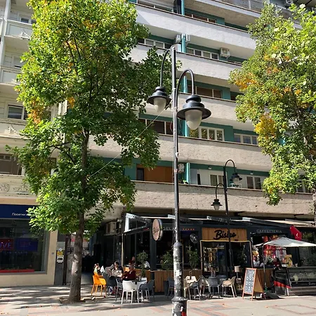 Ira's Square 2 Bedroom Free Parking *