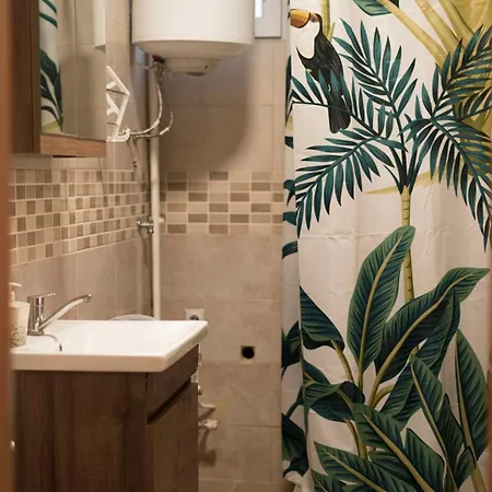 Ira's Square 2 Bedroom Free Parking