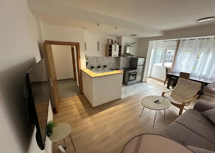 Ira's Square 2 Bedroom Free Parking * Skopje