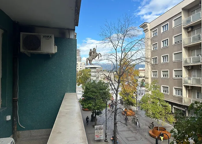 Ira's Square 2 Bedroom Free Parking * Skopje
