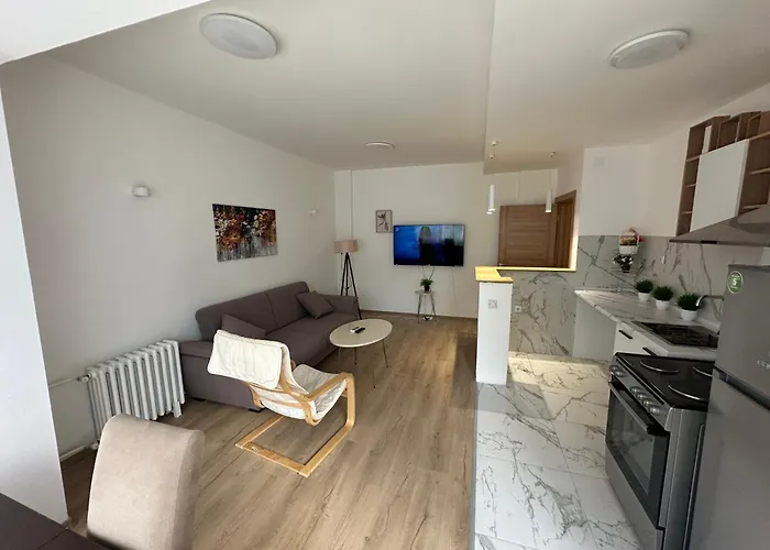 Ira's Square 2 Bedroom Free Parking * Skopje