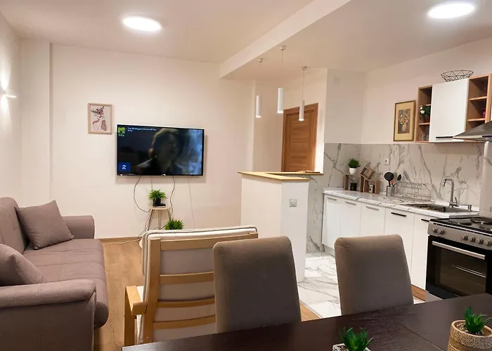 Ira's Square 2 Bedroom Free Parking * Skopje