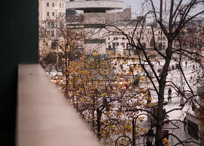 Ira's Square 2 Bedroom Free Parking Apartment *